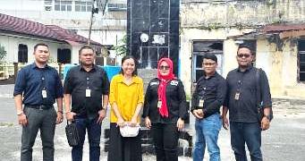 Henny Lee  dan para Penasehat Hukum