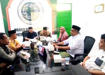 Panitia melakukan rapat