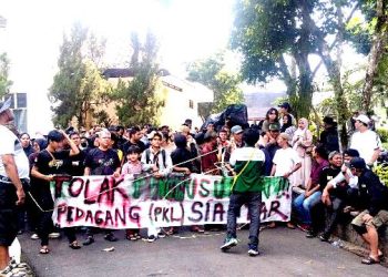 PKL di halaman rumah dinas Walikota