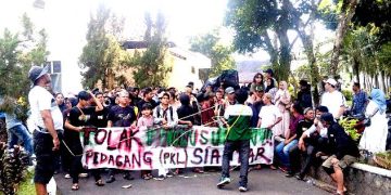 PKL di halaman rumah dinas Walikota