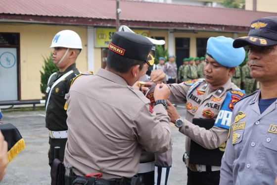 Penyematan pita tanda operasi
