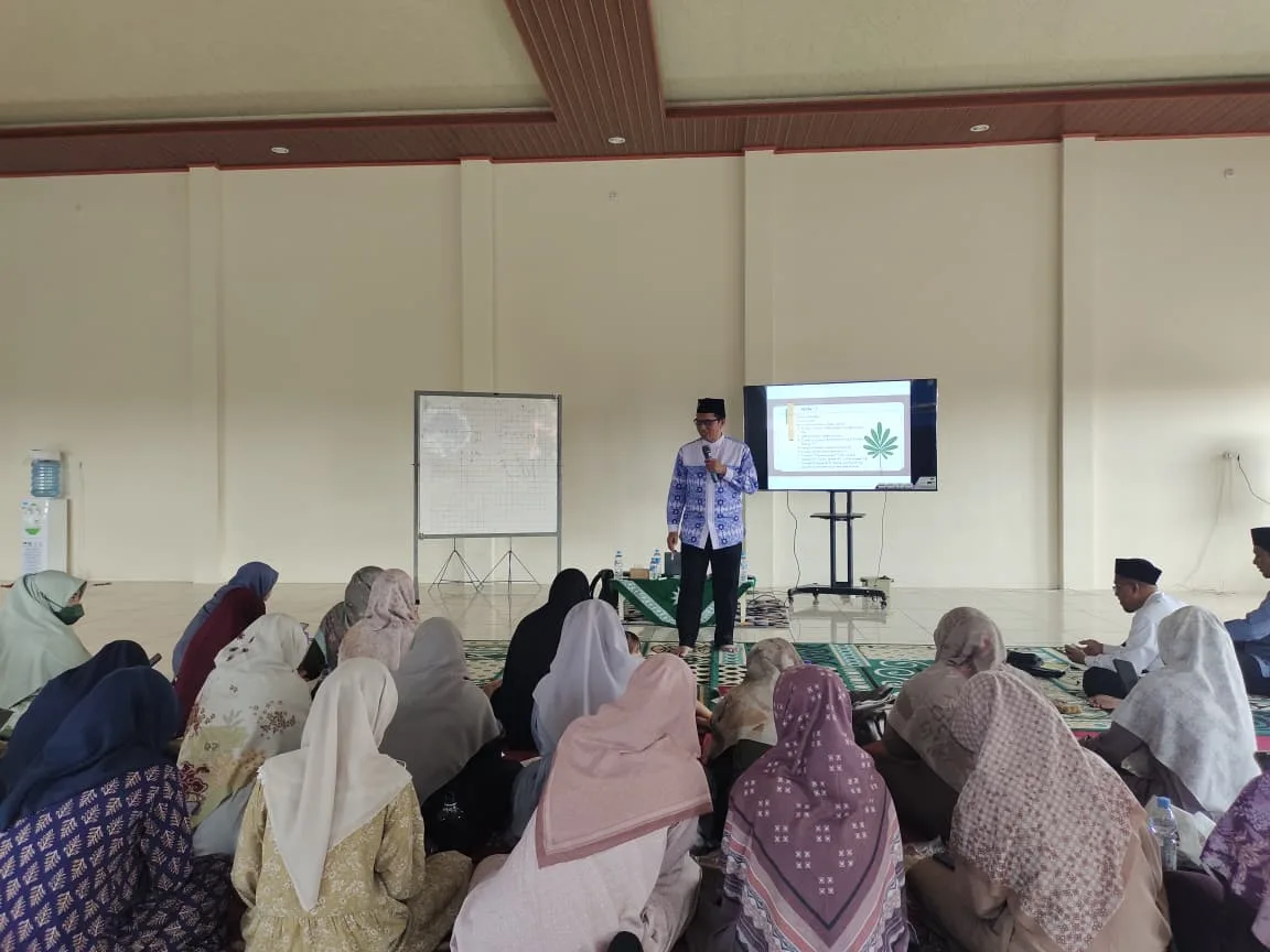 Tidak Hanya Papan Tulis! Guru SD Muhammadiyah Bangil Latihan Mengajar Tajwid dengan Gerakan