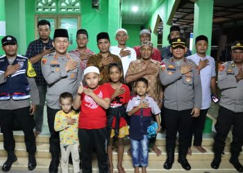 Kapolres Simalungun AKBP Ronald F.C Sipayung, S.H., S.I.K., M.H., mengunjungi beberapa masjid yang berada di Wilayah Polsek Tanah Jawa, seperti Mesjid RAYA Pematang Tanah Jawa, Mesjid AL - IKHLAS, Jln. SM Raja, Balimbingan, Kecamatan Tanah Jawa Kabupaten Simalungun. Kamis(23/3/2023) sekira Pkl.20.00 WIB.
