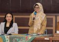 Meryl Rouli Saragih bersama  Wali Kota Pematang Siantar dr Susanti Dewayani SpA