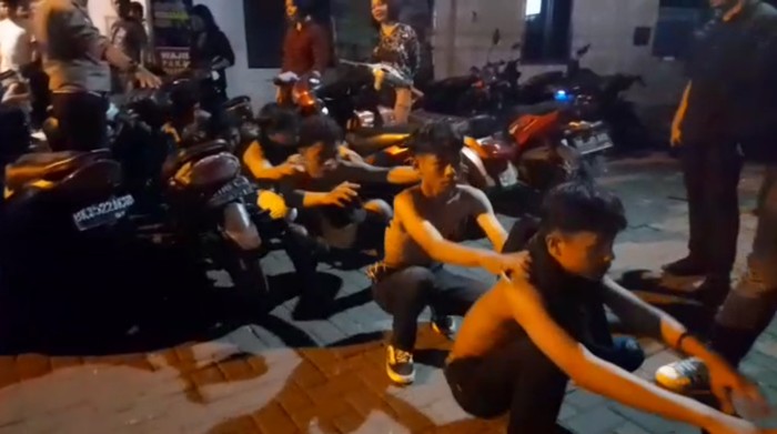 Puluhan remaja yang diamankan oleh Tim Tawon Polrestabes Medan. (Foto: Istimewa)