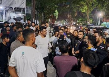Wali Kota Medan Bobby Nasution menyetop dan memaksa konvoi anggota OKP bubar (Istimewa)