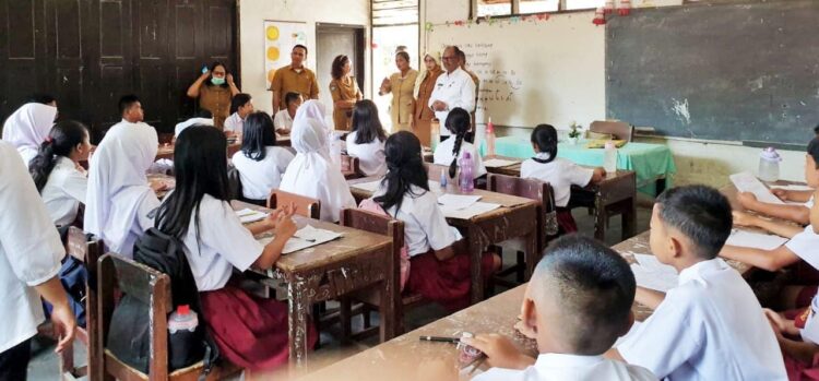 Wakil Bupati Simalungun Tinjau Pelaksanaan UTS Semester Genap di SD dan SMP