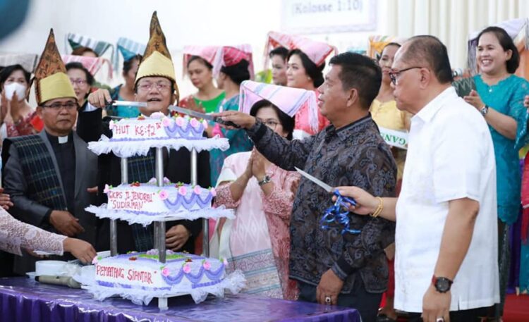 Bupati Simalungun Hadiri Perayaan HUT Ke 72 Kuria NA PA GKPS