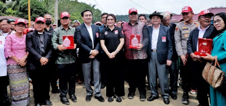 Bupati Simalungun Bersama Komisi 1 DPR RI, Napak Tilas di Gunung Simbolon
