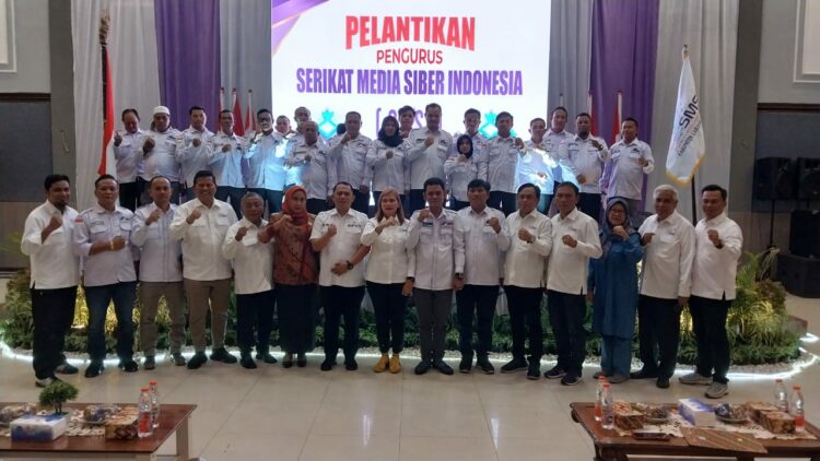 Dihadiri Bupati Erik Atrada, Erris Napitupulu Lantik Pengurus SMSI Labuhanbatu Raya
