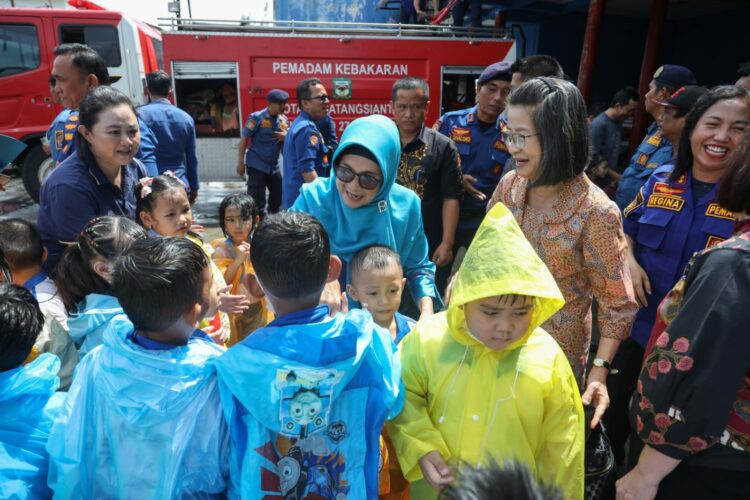 Wali Kota menghadiri acara Sosialisasi Pengenalan Alat Pemadam Kebakaran (Damkar) dan Simulasi Penanggulangan Kebakaran di halaman Kantor Dinas Pemadam Kebakaran dan Penyelamatan, Jalan Tarutung Pematang Siantar, Sabtu (09/09/2023)