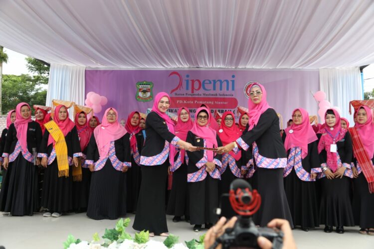 Wali Kota hadiri acara Pelantikan Pengurus Daerah (PD) IPEMI Kota Pematang Siantar Periode 2023-2028, di Lapangan Parkir Pariwisata (depan Kantor Dekranasda)/Tugu Becak, Jalan Merdeka, Sabtu (09/09/2022) 