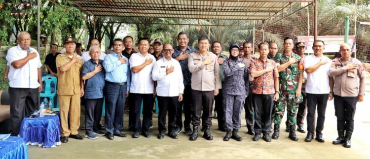 Wakil Bupati H Zonny Waldi Kapolres AKBP Ronald FC Sipayung, Dandim 0207/Sml diwakili Kapten CHB JB Tampubolon, Kepala BNN AKBP Suhana Sinaga, Plt Kadis Sosial Osnidar Marpaung, mewakili Kaban Kesbangpol Hotmarina Damanik, Camat Jawa Maja Bah Jambi Sutrisno dan Pangulu Moho.