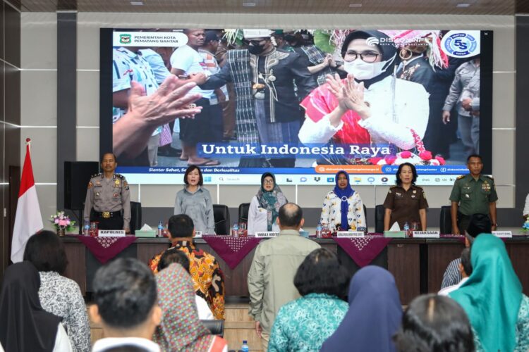 Walikota Siantar  hadiri Sosialisasi  Sosialisasi Peraturan Wali Kota (Perwa) Pematang Siantar tentang Program Gerakan Bapak/Bunda Asuh Anak Stunting (BAAS) dan Bapak/Bunda Asuh Keluarga Beresiko Stunting (BAKRS) melalui Pengelolaan Dapur Sehat Atasi Stunting (Dashat)digelar di Ruang Serbaguna Pemko Pematang Siantar, Rabu (20/09/2023)