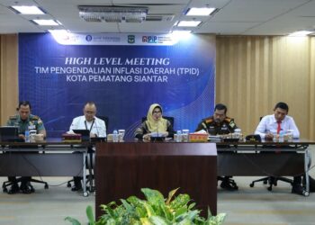 Acara High Level Meeting (HLM) TPID Kota Pematang Siantar, di Ruang Rapat Lantai 4 Kantor Perwakilan Bank Indonesia (KPw) BI Pematang Siantar, Jalan H Adam Malik,
Selasa (26/09/2023).