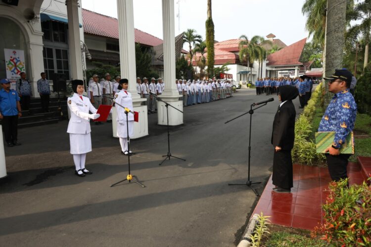 Wali Kota menghadiri upacara peringatan HSP ke-95 Tahun 2023, di halaman Kantor Wali Kota Pematang Siantar, Sabtu (28/10/2023)