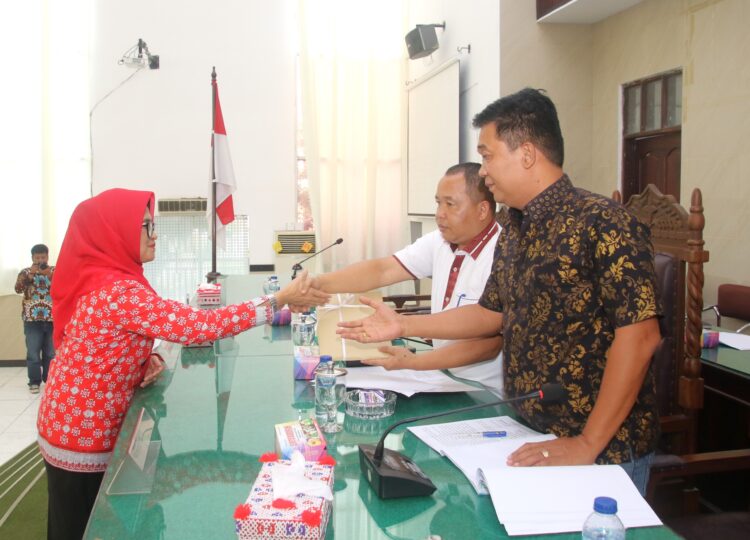 Wali Kota Pematang Siantar dr Susanti Dewayani SpA menghadiri acara Pembukaan Rapat Paripurna XI DPRD Kota Pematang Siantar Tahun 2023, di Ruang Sidang DPRD, Kamis (09/11/2023).