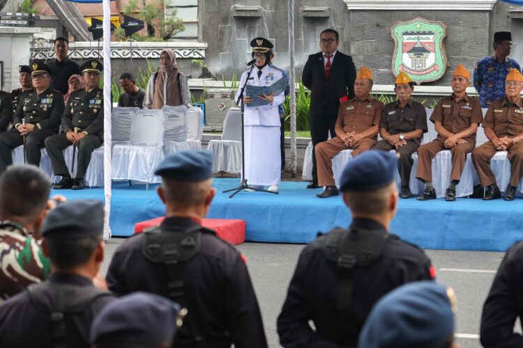 Upacara peringatan Hari Pahlawan ke-78 Tahun 2023 berlangsung di Jalan Merdeka, depan Balai Kota Siantar , Jumat (10/11/2023)