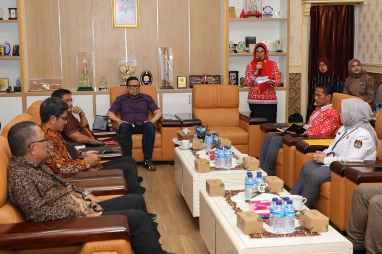 Wali Kota Siantar menerima  Kunker Spesifik Komisi II DPR RI, Dalam Rangka Persiapan dan Kesiapan Pemilu 2024 , di ruang kerja wali kota, Kamis (16/11/2023).