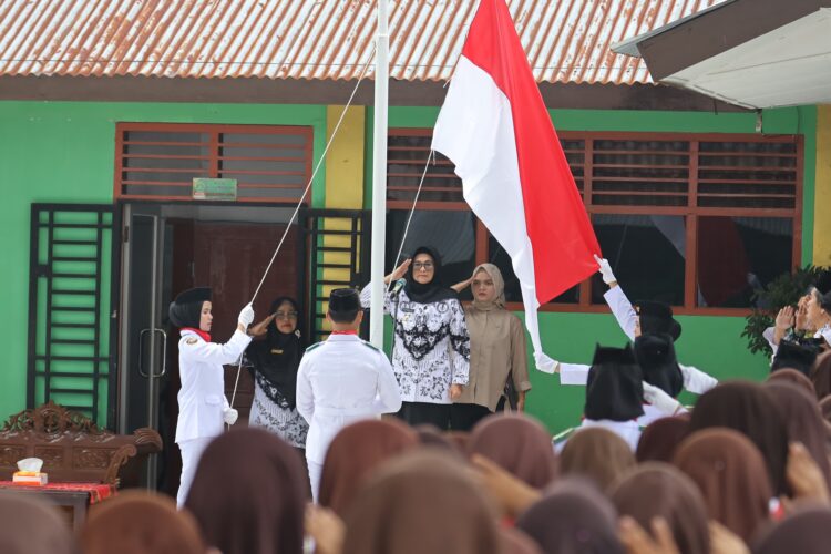 Wali Kota memperingati Hari Guru Nasional dan Hari Ulang Tahun (HUT) ke-78 Persatuan Guru Republik Indonesia (PGRI) Tahun 2023, di Madrasah Tsanawiyah Negeri (MTsN) Pematang Siantar, Jalan Medan, Simpang Kapuk, Kelurahan Tanjung Tongah, Kecamatan Siantar Martoba, Sabtu (25/11/2023) 