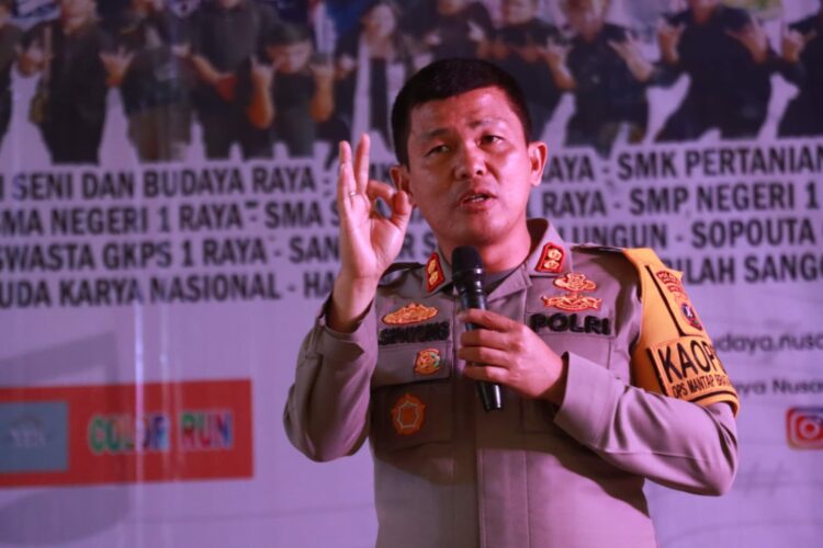 Kapolres Simalungun AKBP Ronald F.C Sipayung, S.H., S.I.K., M.H., mengajak seluruh Siswa dan siswi SMA, SMK Se-Kabupaten Simungun untuk bersama-sama memerangi Narkotika.