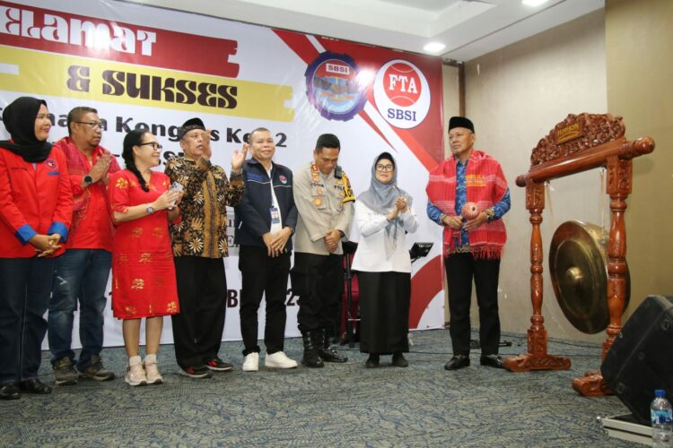 Wali Kota Pematang Siantar Kongres ke-2 FTA SBSI