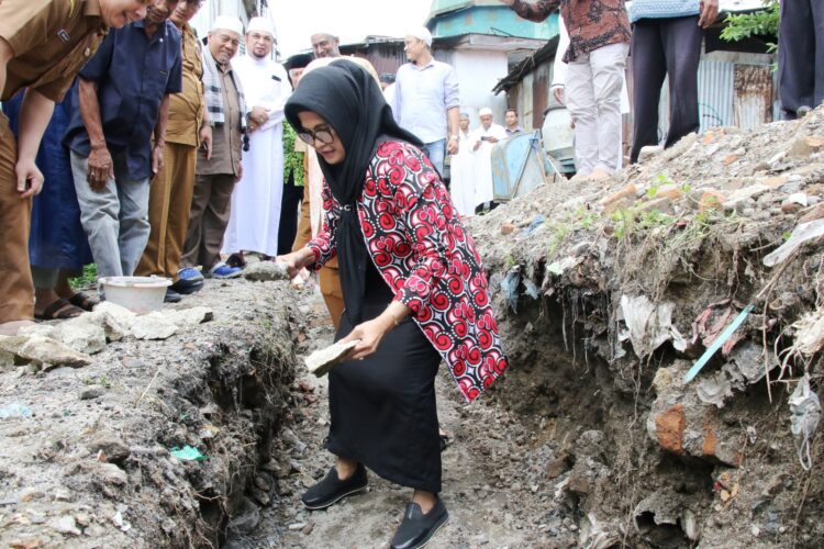 Wali Kota Pematang Siantar Letakkan Batu Pertama Renovasi Masjid Nurul Hikmah di Jalan Cipto