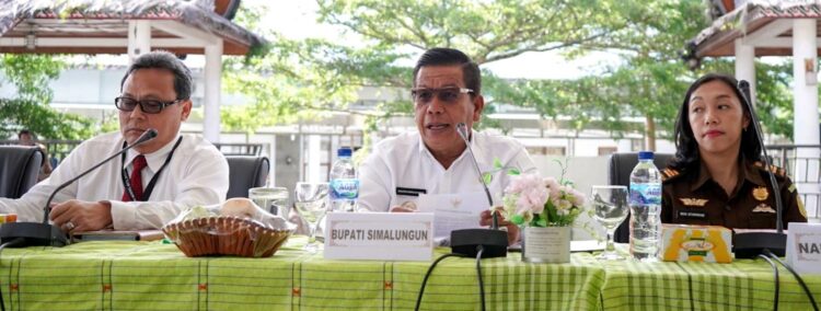 Pemerintah Kabupaten (Pemkab) Simalungun menggelar workshop evaluasi pengelolaan keuangan dana desa Tahun 2023, berlangsung di Pendopo Rumah Dinas Bupati Simalungun, Kecamatan Pematang Raya, Simalungun, Sumut, Selasa (12/12/2023).