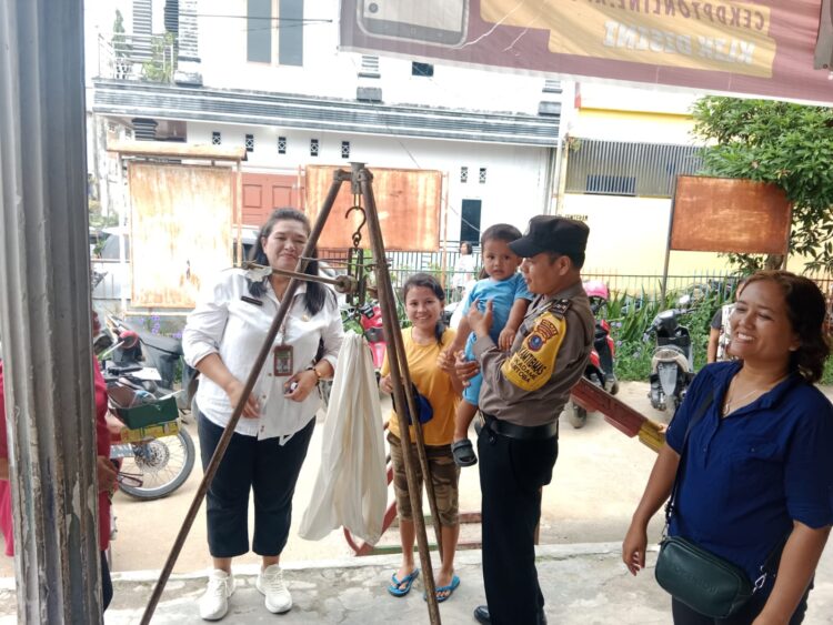 Polres Pematangsiantar melalui Bhabinkamtibmas Kelurahan Sukadame dan Kelurahan Martoba AIPTU Beta Sinambela melaksanakan patroli sambang Ke Posyandu