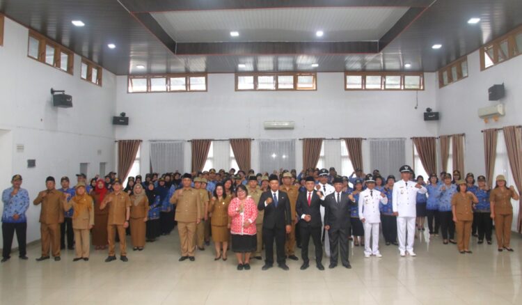Pj Sekda Pimpin Pelantikan dan Pengambilan Sumpah/Janji 107 Pejabat Administrator, Pengawas, dan Fungsional Pemko Pematangsiantar, di Ruang Data, Kamis (18/01/2024).
