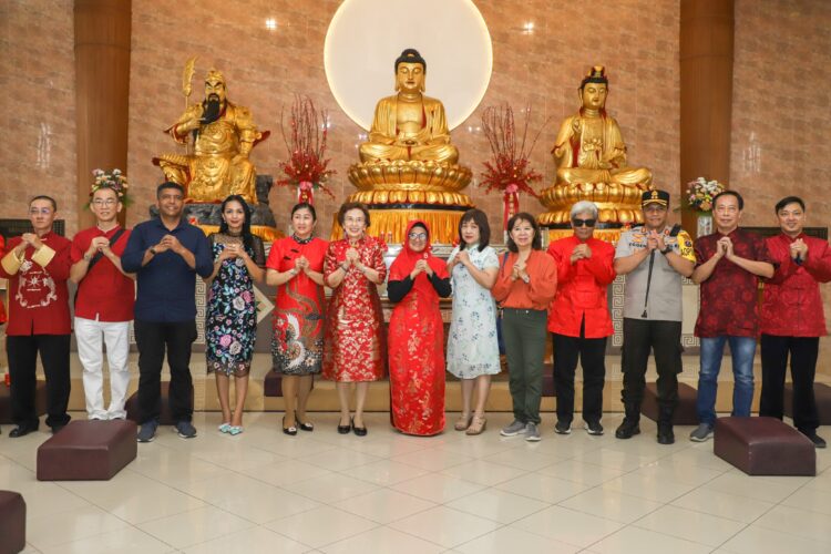 Wali Kota Pematangsiantar dr Susanti Dewayani SpA Kunjungi sejumlah Vihara saat Momen Tahun Baru Imlek Tahun 2024
