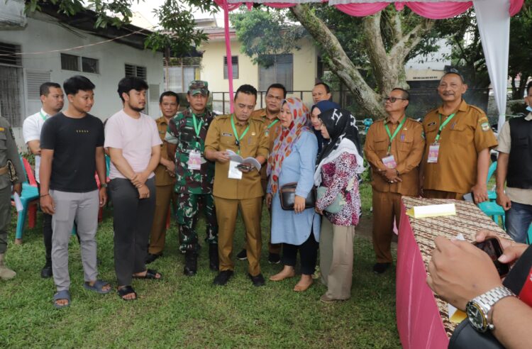 Pj Sekretaris Daerah (Sekda) Dwi Aries Sudarto SH MH bersama Forkopimda Siantar meninjau Persiapan sejumlah Tempat Pemungutan Suara