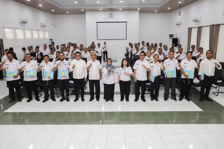 Wali Kota Pematangsiantar dr Susanti Dewayani SpA Serahkan Daftar Himpunan Ketetapan Pajak