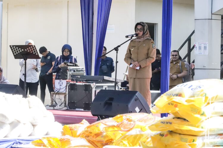 Wali Kota  Pematangsianțar Buka Pasar Murah Jelang Hari Raya Idul Fitri 1445 H
