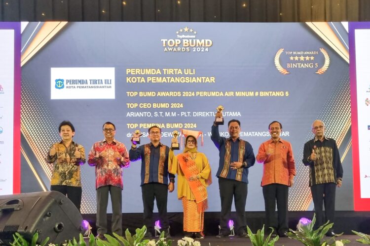 Wali Kota Pematangsiantar Terima Top BUMD Awards 2024