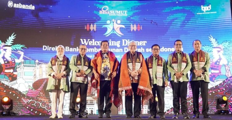 Bupati Simalungun Radiapoh Hasiholan Sinaga menghadiri pertemuan Direksi Bank Pembangunan Daerah (BPD) se-Indonesia.di Hotel Niagara Parapat, Kecamatan Girsang Sipangan Bolon, Simalungun, Selasa malam (23/4/2024).