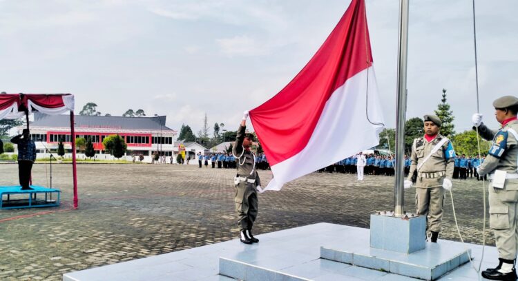 Pemerintah Kabupaten (Pemkab) Simalungun melaksanakan Upacara peringatan Hari Otonomi Daerah (Otda) ke XXVIII Tahun 2024 di halaman Kantor Bupati Simalungun, Pamatang Raya, Sumut, Kamis (25/4/2024).