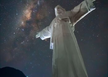 Patung Yesus tertinggi di dunia terletak di Bukit Sibea-bea, Kecamatan Harian Boho, Kabupaten Samosir, Sumatera Utara. Patung 
foto; (charismartin)
