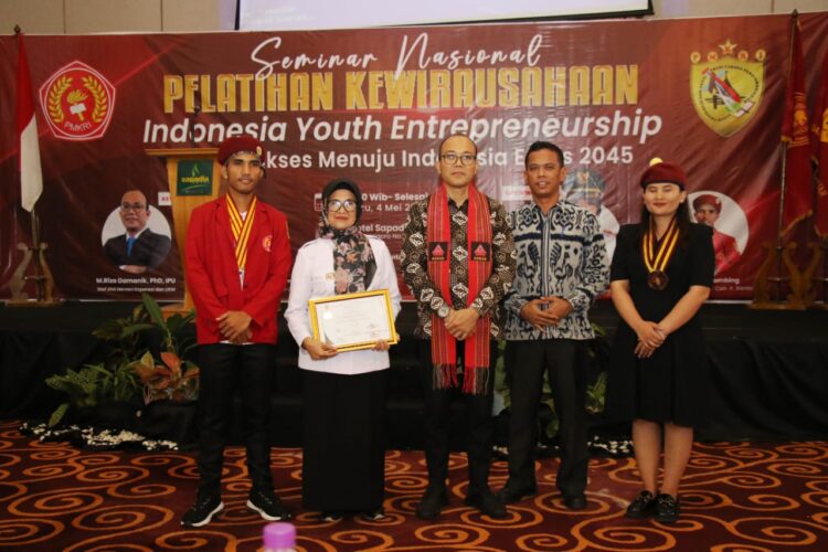 Wali Kota hadiri Seminar dan Pelatihan Kewirausahaan dengan Bentuk Stadium General, oleh Perhimpunan Mahasiswa Katolik Republik Indonesia (PMKRI) Cabang Kota Pematangsiantar, di Ball Room Lantai 6 Hotel Sapadia Kota Pematangsiantar, Sabtu (04/05/2024).