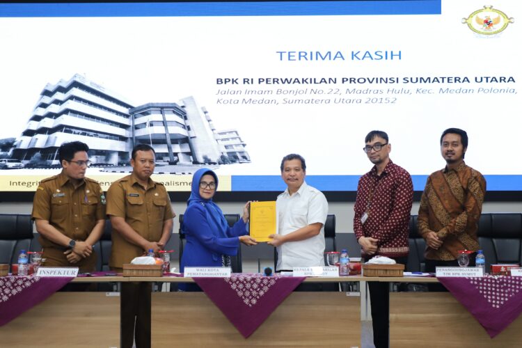 Wali Kota menghadiri Exit Meeting dengan Tim Badan Pemeriksa Keuangan (BPK) RI Perwakilan Provinsi Sumatera Utara (Sumut) atas pemeriksaan terinci Laporan Keuangan Pemerintah Kota (Pemko) Pematangsiantar TA 2023, di Gedung Serbaguna, Selasa (07/05/2024).