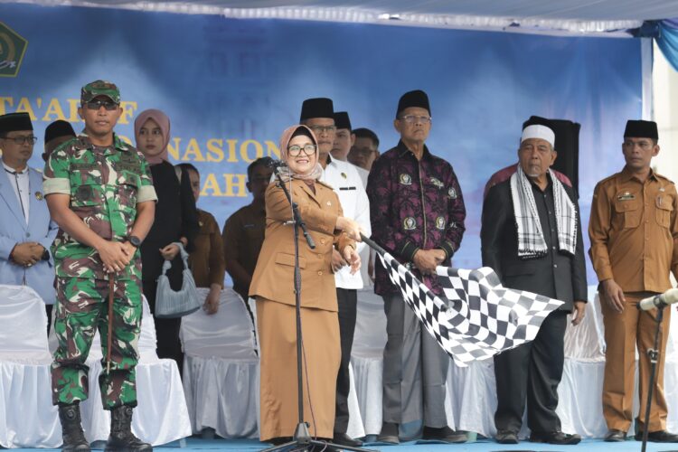 Wali Kota melepas Pawai Ta'aruf Musabaqoh Tilawatil Quran Nasional (MTQN) Tingkat Kota Pematangsiantar ke-56 Tahun 2024. Para peserta pawai dilepas dari depan Balai Kota, Jalan Merdeka, Senin (13/05/2024