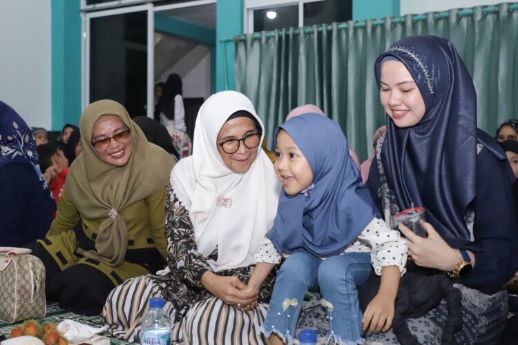 Wali Kota menghadiri acara Peringatan 1 Muharram 1446 H Tahun Baru Islam di Masjid Bhakti, Sabtu (06/07/2024) malam.