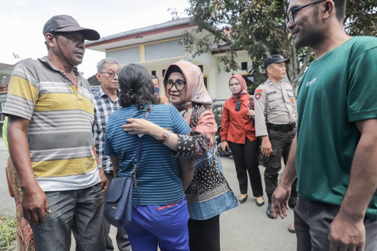 Wali Kota mengunjungi Rismawati dan memberikan penghiburan serta semangat, Minggu (07/07/2024).