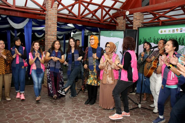 Wali Kota  Pematangsiantar Menjamu Para Peserta Lake Toba Bike Adventure 2024 di Rumah Dinasnya
