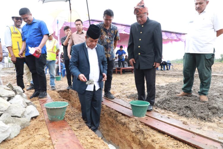 Radiapoh Hasiholan Sinaga Ukir Sejarah Baru, Bangun Stadion Mini Pertama di Kabupaten Simalungun