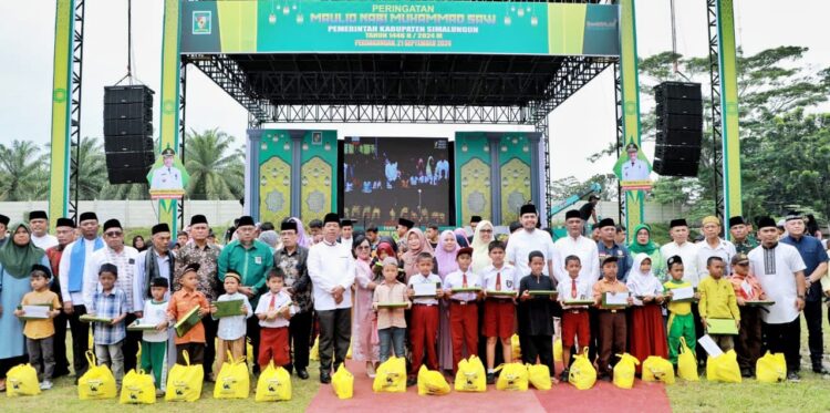 Pemkab Simalungun menggelar peringatan Maulid Nabi Muhammad SAW Tahun 1446 H/2024 M di halaman Masjid Al-Munawaroh Kota Perdagangan Kecamatan Bandar, Simalungun, Sumut, Sabtu 21 /09/2024.
