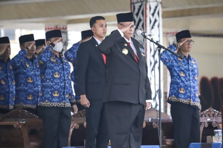 Penjabat Sementara (Pjs) Wali Kota Pematangsiantar Drs Matheos Tan MM menjadi inspektur upacara peringatan Hari Kesaktian Pancasila Tahun 2024, di Lapangan Adam Malik, Selasa (01/10) (rel/siantarcorner)