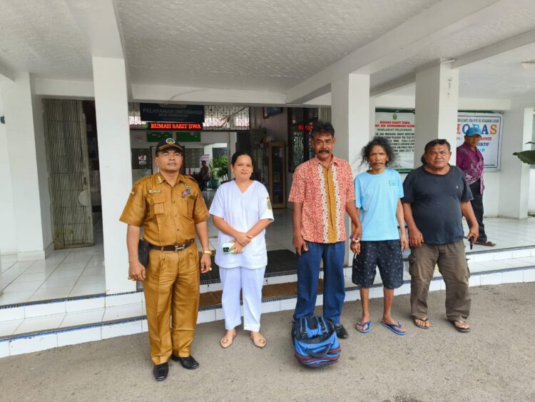 https://newscorner.id/susanti-ronald-respon-cepat-informasi-odgj-dikerangkeng-di-jalan-pisang-kelurahan-pardamean/