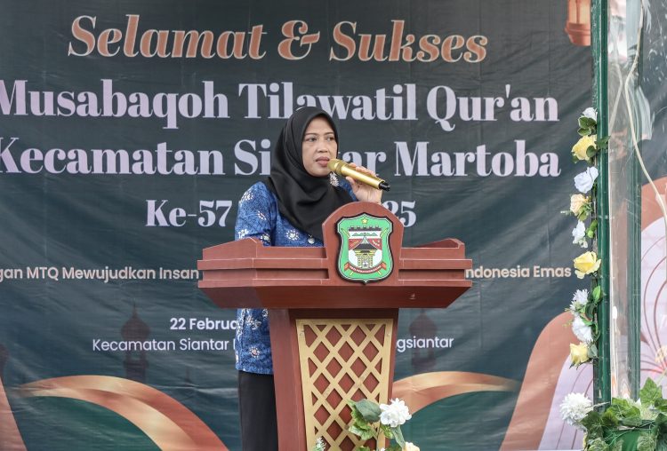 Wakil Wali Kota Pematangsiantar Herlina menutup secara resmi pelaksanaan Musabaqah Tilawatil Quran (MTQ) ke-57 Tahun 2025 Tingkat Kecamatan Siantar Martoba, di halaman Kantor Lurah Naga Pitu, Jalan Rabaik Purba, Minggu (23/02/2025).