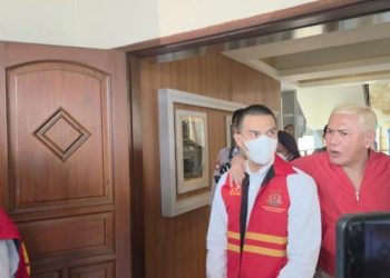 SIDANG JONATHAN FRIZZY - Jonathan Frizzy saat menjalani sidang dakwaan di Pengadilan Negeri Tangerang, Rabu (6/8/2025). Ijonk didakwa Langgar Undang-Undang Kesehatan dan terancam 12 tahun penjara.